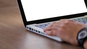 【不動産会社様向け】店舗のPC入れ替え・処分、どうしてる？手間なく高価買取＆データ消去する秘訣